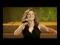 lara fabian linda!! a mais bela can��o feita para o rio de janeiro!! show do cd nue ao vivo. como � em franc�s, � pouco conhecida no brasil. ela come�a com trecho da m�sica �frica, em ingl�s, do grupo toto. depois lara fabian canta rio em franc�s. compositores de rio: lara fabian - rick allison - vincenzo thoma. cd nue, 2001 

tradu��o da letra rio

livre e rebelde,
voc� � daquelas
que dan�a e pulsa
ao ritmo do samba
ipanema n�o passa de uma garota a qual se acredita...

nesta cidade
o cora��o est� na �gua
uma floresta
� o abrigo dos barcos
e todas as noites
vermelho � a luz de sua pele...

sem mais tristeza...
eu n�o sou mais a mesma

rio
teu p�o de a��car � um p�ssaro
jesus, ali mesmo, deixou sua cruz por n�s
e cuida de voc� de bra�os abertos

e teus filhos
de todas as ra�as
andam pelos telhados...
n�o h� nenhum lugar como a guanabara
com os p�s no ch�o,
todos os sonhos podem se realizar...

o inverno morreu
o ver�o � em janeiro...

rio
teu p�o de a��car � um p�ssaro
jesus, ali mesmo, deixou sua cruz por n�s
e cuida de voc�, de bra�os abertos

rio
carioca, essa � sua bandeira

cada cor define sua f�
tijuca, verde
bossa, azul escuro
copacabana, amarelo
branco e certi
a �gua � a terra onde voc� escolhe viver...

rio
teu p�o de a��car � um p�ssaro
jesus, ali mesmo, deixou sua cruz por n�s
e cuida de voc�, de bra�os abertos

rio fala do amor...
rio fala do amor...