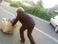 monky roule dans devinez quoi? un carton!