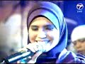 binafsha
(prelude aim14 23-feb-2007)

dedaunan melambai salam al-hub
subuh membawa embun hias kelopak ungu
kebenaran, keindahan dalam makam berwarna

(madu) yang berdarah (ungu) yang dikelar
melaungkan cerita

binafsha - khabarkan berita gembira
binafsha - khabar si mati hidup semula
binafsha - henti mengutuk diri dunia
binafsha - berita perjuangan kewarasan diri

ahlami tamazzaqat
fattamazzaqat ahlami
dzalim dzalim dzalim
la kinnani ba'dama sami'tu sautan
itta bi'u ni yuh' bib kumullah
abadan abada

dibuka mata
arra ul-haq fikulli makkaan

terbongkarnya misteri
terpapar diri sendiri
melempar realiti

madu yang berdarah
ungu yang dikelar
melaungkan berita
