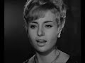 both the song and the singer are great, but a whole minute is missing thanks to the film's director. composer: giannis markopoulos / lyrics: errikos thalassinos. (from the film 