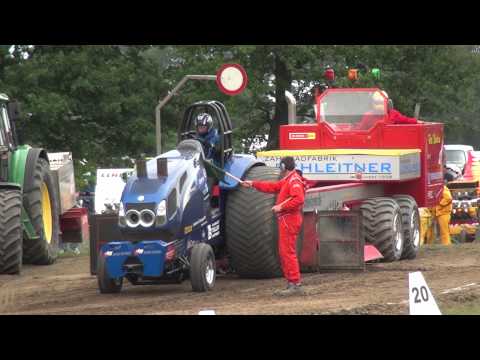 tractor - Super Stock 3,5t @ Tractor Pulling Haßmoor 2011 3500kg Super Stock 1 Zeinstra Well Done Deere NL FP - 92,05 - 2 Zeinstra New Born Deere NL FP - 86,92 - 3 Hob...
