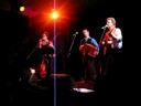 concert d'ambrozijn � gerb�viller,
8 11 2008.
tom theuns: chant, guitare.
wim claeys: accord�on diatonique.
aur�lie dorz�e (rempla�ant ce jour wouter vandenabeele) : violon.
excusez le son tr�s imparfait !