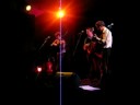 concert d'ambrozijn � gerb�viller,
8 11 2008.
tom theuns: chant, guitare.
wim claeys: accord�on diatonique.
aur�lie dorz�e (rempla�ant ce jour wouter vandenabeele) : violon.
excusez le son tr�s imparfait !