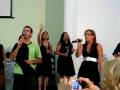 Lucia Cantando Igreja