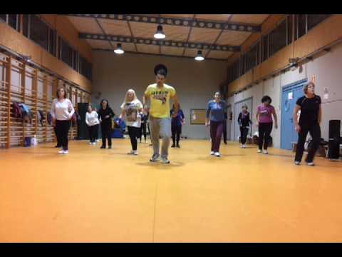 aerobic - Los lunes y miércoles en el gimnasio del colegio, el monitor de la mancomunidad, Victor, da clases de aeróbic y gimnasia de mantenimiento de 18:30 a 21:00 ho...