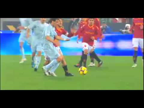 Totti si schiaffeggia da solo nel derby? Totti si schiaffeggia da solo nel derby?