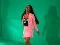 Vicky danse sur fond vert Vicky danse sur fond vert