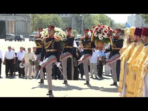 În ziua canonizării lui Ștefan cel Mare, Igor Dodon a înmînat decorații de stat la 16 preoți ai Mitropoliei Moldovei