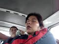 tia cabeceando en micro