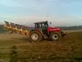 massey ferguson mit pflug im wheelie