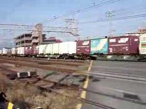 2008.01.10　石山駅にさしかかるＥＦ66貨物列車