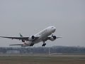 Emirates Boeing 777-200ER is Taking-off in D�sseldorf