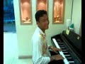 Mr. Hermi playing piano.............wow Mr. Hermi playing piano.............wow