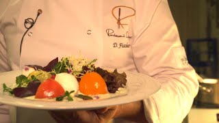 Bunte Tomaten mit Mozzarella und einem feinen Basilikum-Joghurt-Dressing | Daniel Fischer bei Topfgucker-TV Bunte Tomaten mit Mozzarella und einem feinen Basilikum-Joghurt-Dressing | Daniel Fischer bei Topfgucker-TV