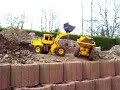 Komatsu WA 600 vs. Volvo A40D