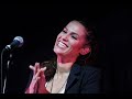 elisa tovati, de son vrai nom elisa touati est une actrice de s�rie de t�l�vision, de cin�ma et une compositeur chanteuse fran�aise n�e le 23 mars 1976. elle na�t en 1976 � paris le 23 mars d'un p�re juif marocain d'une m�re juive russe. son vrai nom est elisa touati. d�s l'�ge de quatre ans elle r�ve de devenir actrice de cin�ma et chanteuse. de 1991 � 1993 �g�e de 15 � 17 ans, elle prend des cours d'art dramatique aux cours florent de paris. en 1993, �g�e de 17 ans, elle co-pr�sente l'�mission de t�l�vision y'a pas d'l�zard puis joue dans plusieurs t�l�films et s�ries de t�l�vision dont navarro de et avec roger hanin, nestor burma, highlander, au c?ur de la loi... elle fait ses d�buts au cin�ma dans le film macho du r�alisateur espagnol juan jos� bigas luna. c'est ce dernier qui involontairement lui donne le nom de tovati en confondant le � u � avec le � v �. � touati � est donc devenu � tovati �. elle a �galement fait une apparition dans la s�rie premiers baisers dans le r�le d'une ex petite amie gothique pour un �pisode. �pisode ou on peut voir aussi claire borotra � ses d�buts. en 1996, elle retrouve roger hanin au cin�ma dans son film soleil avec l'actrice italienne sofia loren. en 2001, elle conna�t un immense succ�s populaire au cin�ma avec le film comique la v�rit� si je mens ! 2 de thomas gilou. elle joue le r�le de chochana boutboul, la fille de maurice boutboul dont serge benamou tombe amoureux et qu'il �pouse. elle est � l'affiche avec les acteurs com�diens  ... 
