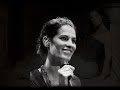 elisa tovati, de son vrai nom elisa touati est une actrice de s�rie de t�l�vision, de cin�ma et une compositeur chanteuse fran�aise n�e le 23 mars 1976. elle na�t en 1976 � paris le 23 mars d'un p�re juif marocain d'une m�re juive russe. son vrai nom est elisa touati. d�s l'�ge de quatre ans elle r�ve de devenir actrice de cin�ma et chanteuse. de 1991 � 1993 �g�e de 15 � 17 ans, elle prend des cours d'art dramatique aux cours florent de paris. en 1993, �g�e de 17 ans, elle co-pr�sente l'�mission de t�l�vision y'a pas d'l�zard puis joue dans plusieurs t�l�films et s�ries de t�l�vision dont navarro de et avec roger hanin, nestor burma, highlander, au c?ur de la loi... elle fait ses d�buts au cin�ma dans le film macho du r�alisateur espagnol juan jos� bigas luna. c'est ce dernier qui involontairement lui donne le nom de tovati en confondant le � u � avec le � v �. � touati � est donc devenu � tovati �. elle a �galement fait une apparition dans la s�rie premiers baisers dans le r�le d'une ex petite amie gothique pour un �pisode. �pisode ou on peut voir aussi claire borotra � ses d�buts. en 1996, elle retrouve roger hanin au cin�ma dans son film soleil avec l'actrice italienne sofia loren. en 2001, elle conna�t un immense succ�s populaire au cin�ma avec le film comique la v�rit� si je mens ! 2 de thomas gilou. elle joue le r�le de chochana boutboul, la fille de maurice boutboul dont serge benamou tombe amoureux et qu'il �pouse. elle est � l'affiche avec les acteurs com�diens  ... 