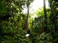 Mariana haciendo Canopy en Costa Rica