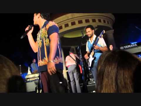 Bruno Mars funny moments on stage (Moonshine jungle tour) 2/2