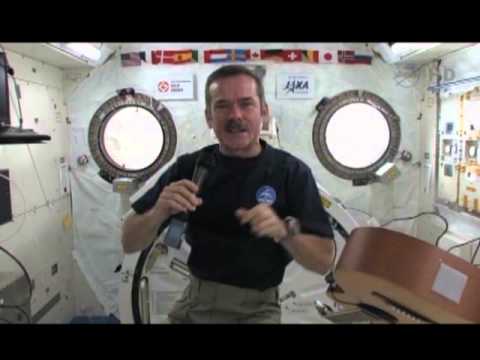 how to become an astronaut