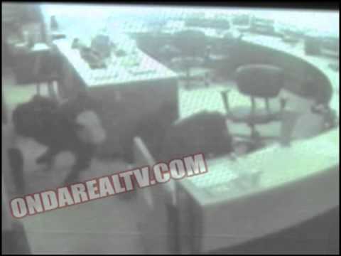 Raw Footage of Gunman Going Into Detroit Precint Shooting Police Officers GRAPHIC!!!!