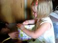 videos de Bryn gets a present from Gramma