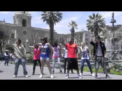 Bailarines callejeros ensayaron algunos pasos en Arequipa y Cusco