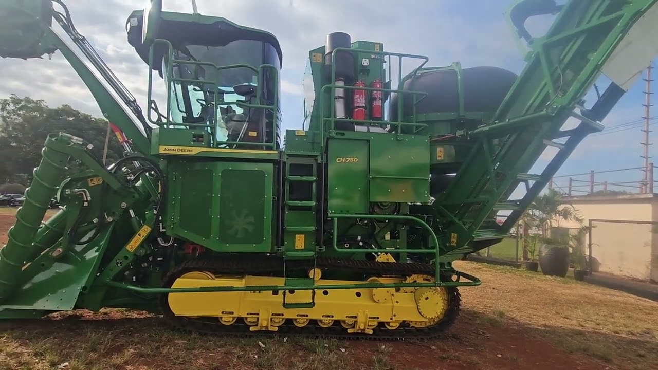 Colhedora de cana John Deere CH 7  tem menor consumo de combustível e melhoria na limpeza da cana
