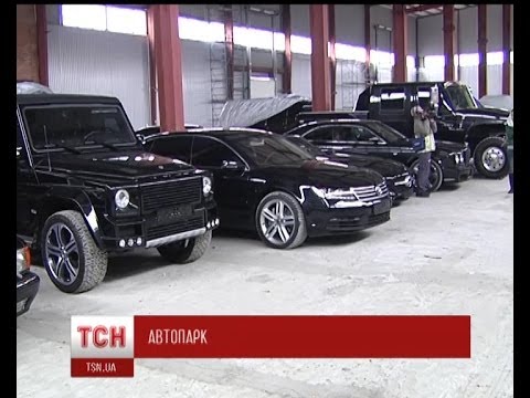 Активісти «Правого сектору» знайшли покинутий склад ексклюзивних авто