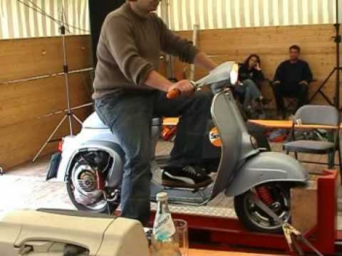 vespa tuning - Denny´s Primavera, Schaltrollertreffen 2005 in Marl. Ca. 17 PS, 133 CCM Polini, Motor komplett getuned durch WORB 5. Auspuff: PM40.