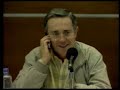 el presidente alvaro uribe cercano a la gente