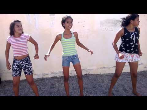 Meninas Dançando o Bonde Das Maravilhas kkk Feio Mais Tá Ae