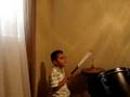 nino tocando bateria