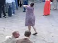 oma tanzt