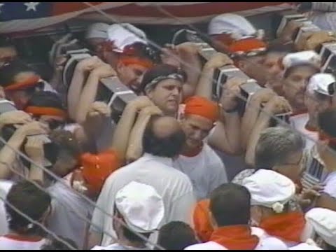 Men Who Dance the Giglio
