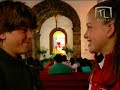 de pocas pulgas   danio toma la mano de alex en la iglesia