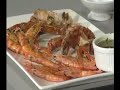 Parrillada de mariscos con ajos fritos y verduras de tempora