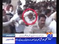 Arbab Rahim kay munh pay jutay parrday Arbab Rahim kay munh pay jutay parrday