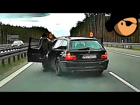 Kompletny wariat w BMW zatrzymał ruch na S3 i gonił na pieszo nagrywającego