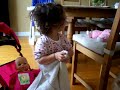 Mila avec bebe et pousette