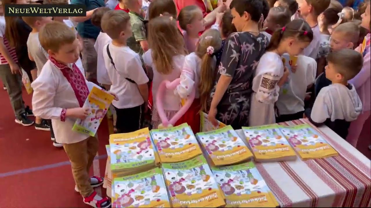 Verteilungsaktion von "Das große Bildwörterbuch Österreichisches Deutsch - Ukrainisch"