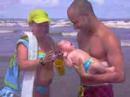 William Simmons en la playa 2