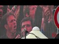 http://www.pupia.tv - napoli - sono gi� tantissimi i fan in attesa di quello che tutti affermano essere l'evento dell'anno a napoli, quando, a sorpresa, esce...