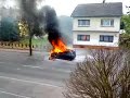 Auto brennt ab