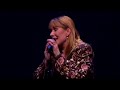 'Black pearl' van de DVD 'In Concert' van Margriet Eshuijs en haar band, bestaande uit Maarten Peters, David de Marez Oyens, Co Vergouwen en Mark Eshuis.