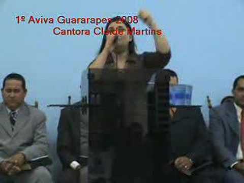 Cantora Cleide Martins louvando ao vivo no Aviva Guararapes - 2008, um evento que marcou história.