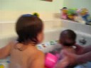 videos de Leyna and Brooke in the tub