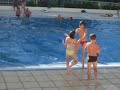 Plongeon dans piscine de jer