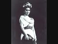vincenzo bellini (1801-1835)
mira o norma (norma, act ii scene two)
maria callas (norma) - ebe stignani (adalgisa)
coro e orchestra del teatro alla scala
conducted by tullio serafin
1954

adalgisa
mira, o norma, ai tuoi ginocchi
questi cari tuoi pargoletti.
ah! pietade di lor ti tocchi,
se non hai di te piet�...
norma
ah! perch� la mia costanza
vuoi scemar con molli affetti?
pi� lusinghe, ah pi� speranza
presso a morte un cor non ha...

adalgisa
see, o norma, at your knees,
these dear, dear children.
let pity for them move you,
if you feel no pity for yourself...
norma
ah, why do you try to weaken me
with such soft feelings?
such illusions, such hopes
are not for one about to die.

adalgisa
vois, � norma, � tes genoux
tes chers petits enfants.
ah ! prends donc piti� d'eux
si tu n'as pas piti� de toi-m�me.
norma
ah ! pourquoi veux-tu affaiblir ma constance
par de doux sentiments ?
un coeur proche de la mort
n'est plus sensible aux flatteries de l'espoir.

adalgisa
sieh, o norma, hier zu deinen f��en,
deine lieben, lieben kinder.
m�ge das erbarmen f�r sie dich ber�hren,
wenn du mit mir schon kein erbarmen f�hlst.
norma
ach, was willst du meine entschiedenheit
mit solch zarten empfindungen erweichen?
solch tr�gerische bilder und solches hoffen
sind nichts f�r jemanden, der sterben will.