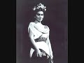 vincenzo bellini (1801-1835)
mira o norma (norma, act ii scene two)
maria callas (norma) - ebe stignani (adalgisa)
coro e orchestra del teatro alla scala
conducted by tullio serafin
1954

adalgisa
mira, o norma, ai tuoi ginocchi
questi cari tuoi pargoletti.
ah! pietade di lor ti tocchi,
se non hai di te piet�...
norma
ah! perch� la mia costanza
vuoi scemar con molli affetti?
pi� lusinghe, ah pi� speranza
presso a morte un cor non ha...

adalgisa
see, o norma, at your knees,
these dear, dear children.
let pity for them move you,
if you feel no pity for yourself...
norma
ah, why do you try to weaken me
with such soft feelings?
such illusions, such hopes
are not for one about to die.

adalgisa
vois, � norma, � tes genoux
tes chers petits enfants.
ah ! prends donc piti� d'eux
si tu n'as pas piti� de toi-m�me.
norma
ah ! pourquoi veux-tu affaiblir ma constance
par de doux sentiments ?
un coeur proche de la mort
n'est plus sensible aux flatteries de l'espoir.

adalgisa
sieh, o norma, hier zu deinen f��en,
deine lieben, lieben kinder.
m�ge das erbarmen f�r sie dich ber�hren,
wenn du mit mir schon kein erbarmen f�hlst.
norma
ach, was willst du meine entschiedenheit
mit solch zarten empfindungen erweichen?
solch tr�gerische bilder und solches hoffen
sind nichts f�r jemanden, der sterben will.